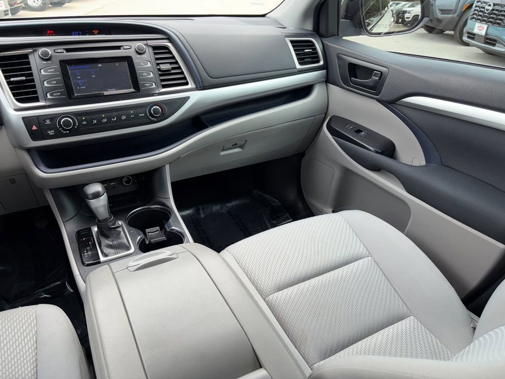 Used 2019 Toyota Highlander LE FWD image 23