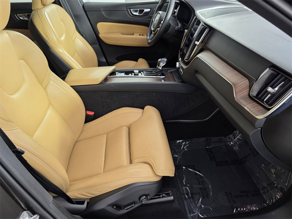 Used 2021 Volvo XC60 T5 Inscription w/ Protection Package Premier image 28