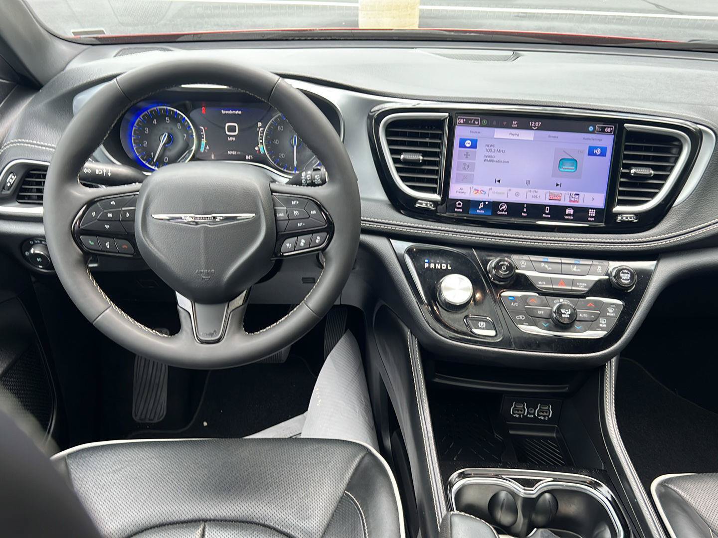 Used 2025 Chrysler Pacifica Limited FWD image 10