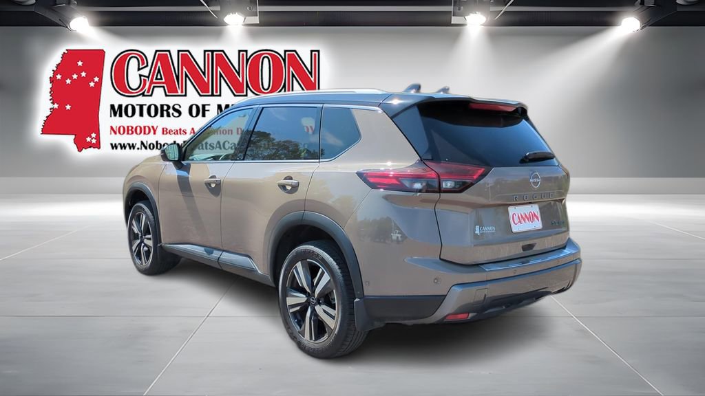 Used 2025 Nissan Rogue SL w/ Tech Package image 7