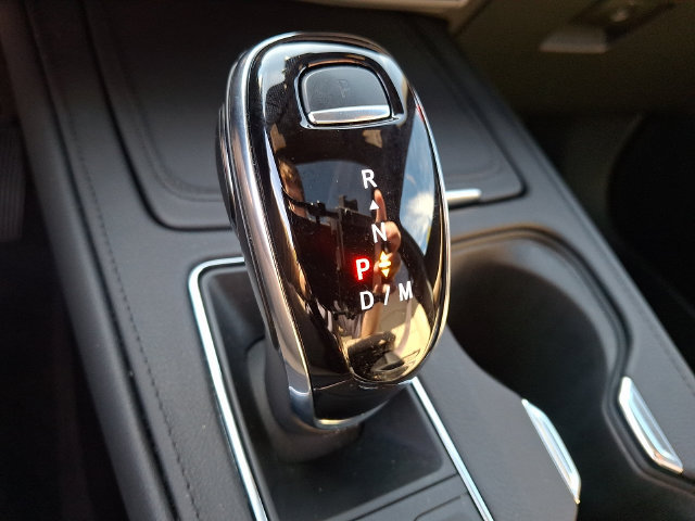 Used 2024 Cadillac XT4 Luxury w/ Cold Weather Package AWD/4WD image 18