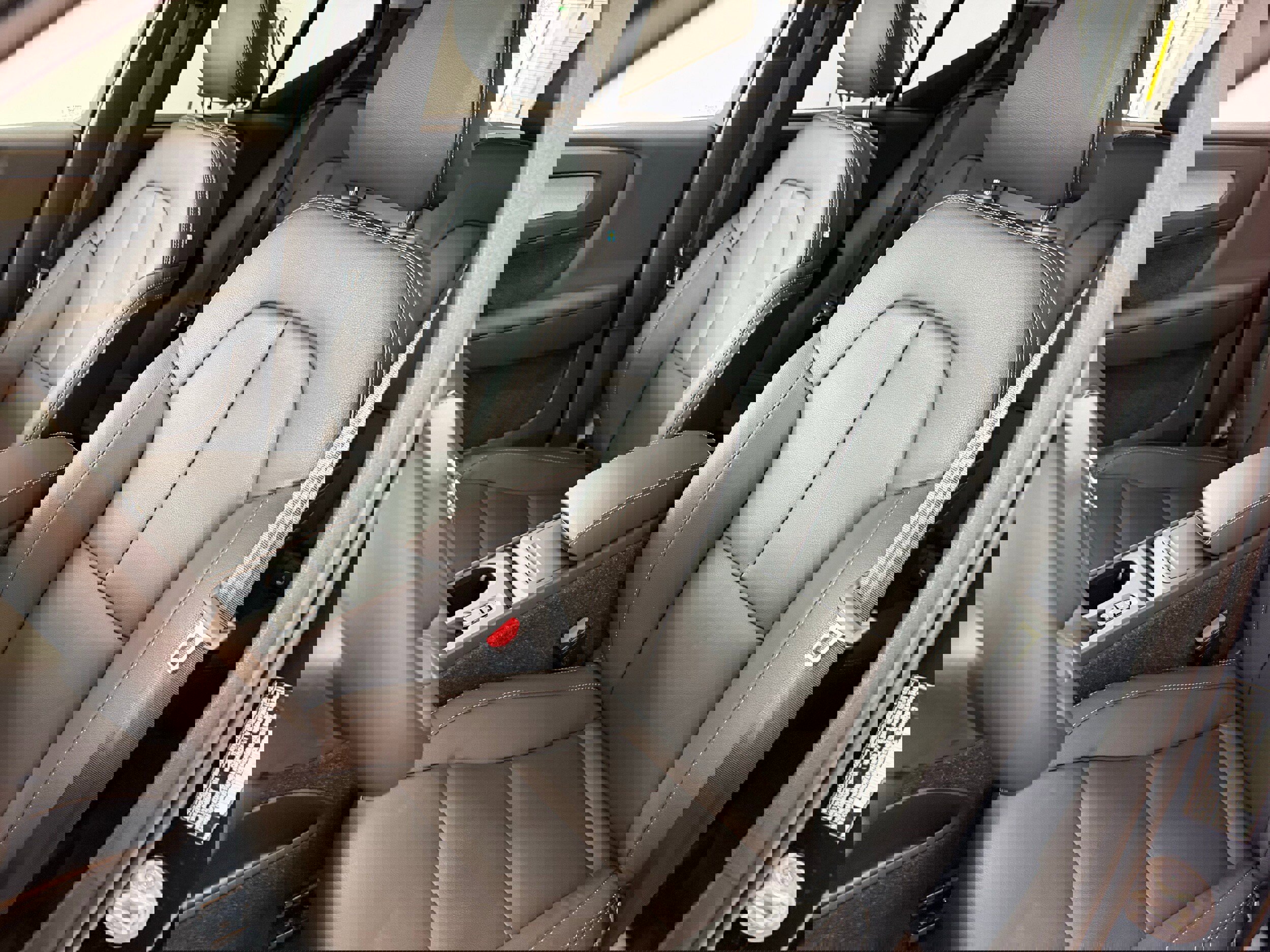 Used 2025 Volvo XC40 B5 Core w/ Protection Package Premier image 16