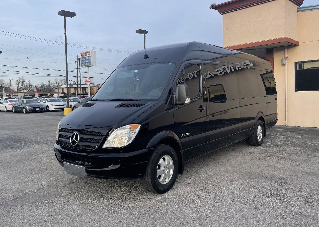 Used 2009 Dodge Sprinter 2500 RWD image 2