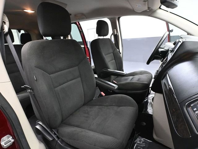 Used 2020 Dodge Grand Caravan SE w/ UConnect Hands-Free Group image 39