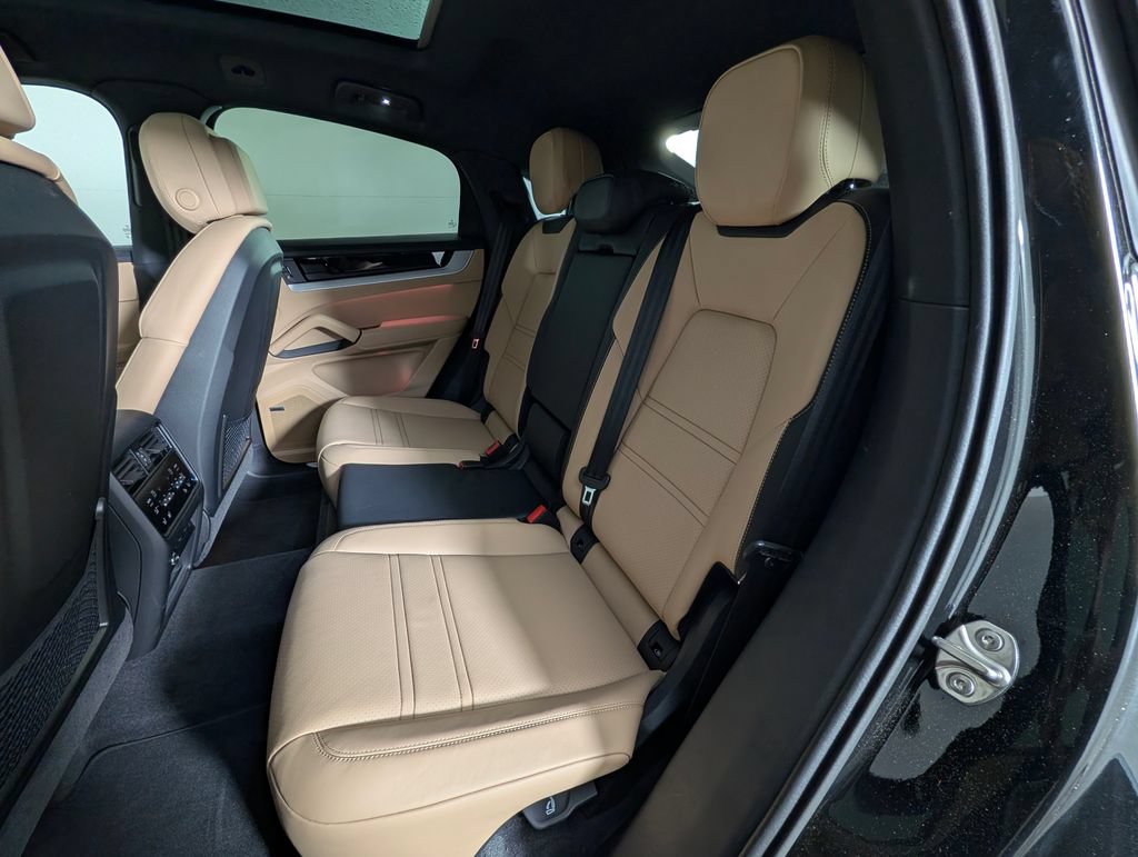 Certified 2026 Porsche Cayenne Coupe AWD/4WD image 24