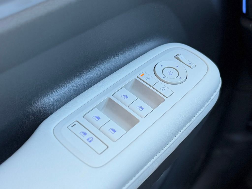 Used 2024 Hyundai Santa Fe Limited image 19