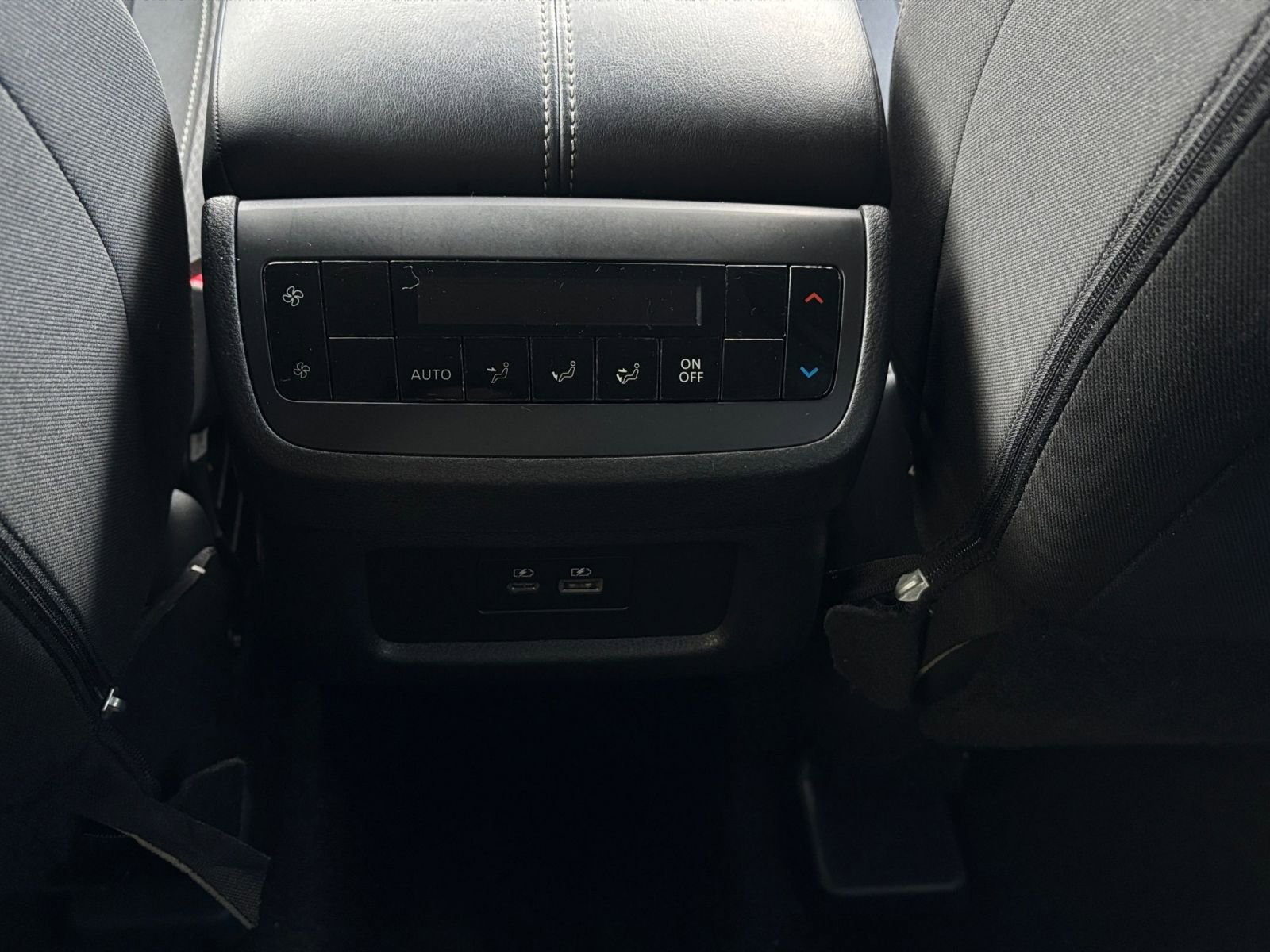 Used 2025 Nissan Pathfinder SV image 31