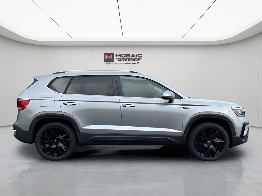 Used 2024 Volkswagen Taos SE image 10