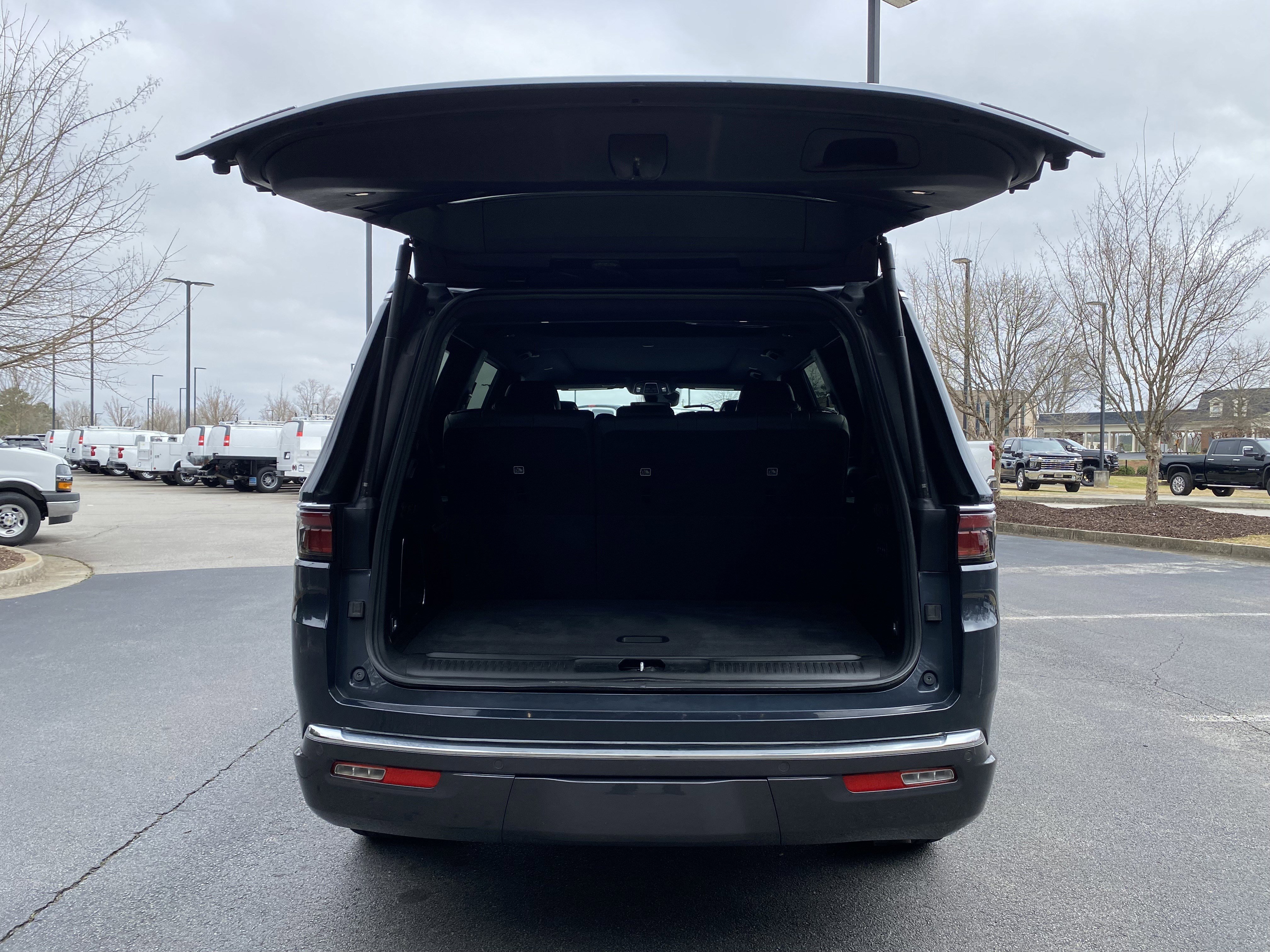 Used 2022 Jeep Wagoneer Series III w/ Premium Group I image 11