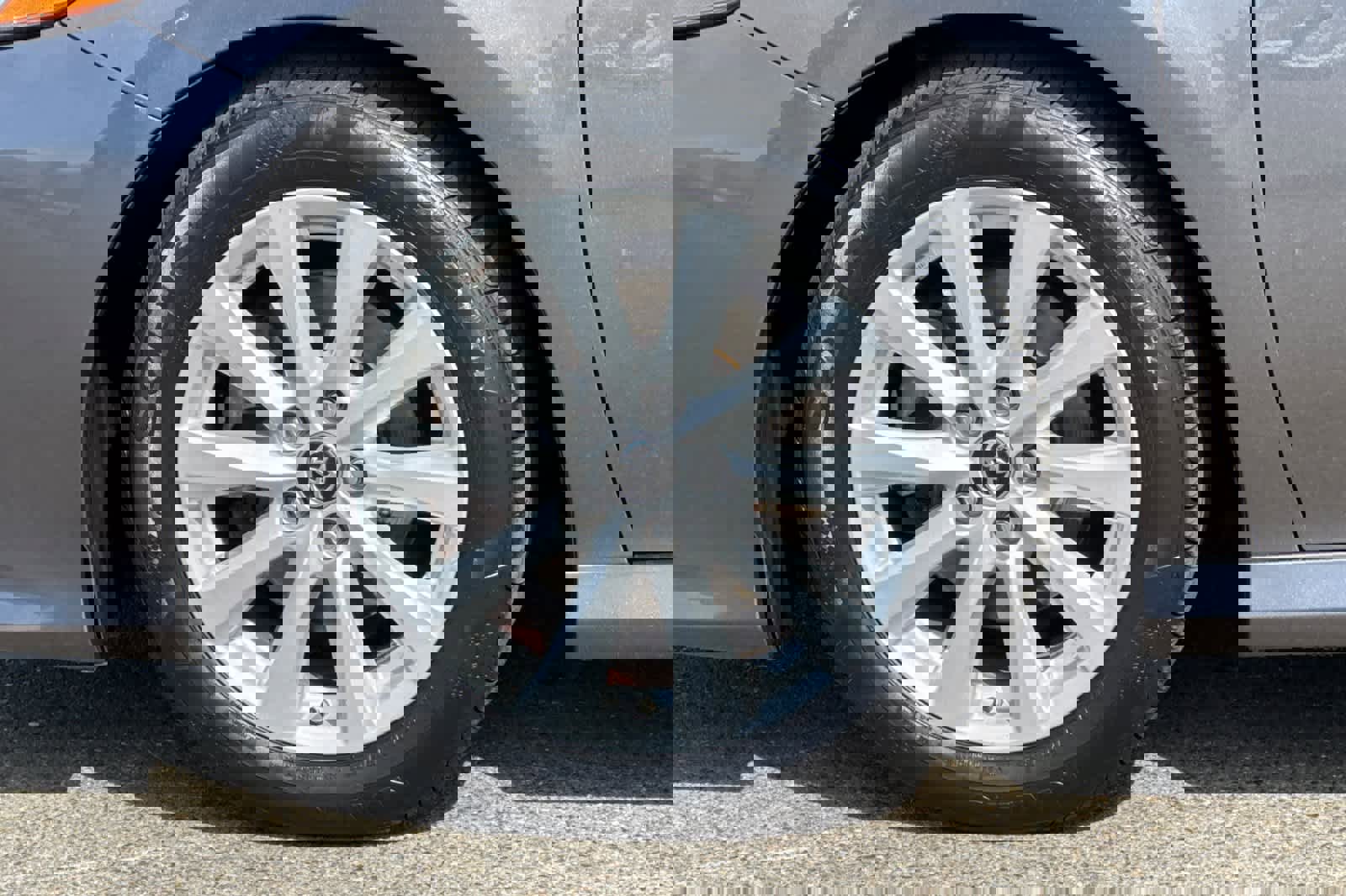 Used 2018 Toyota Camry LE image 28