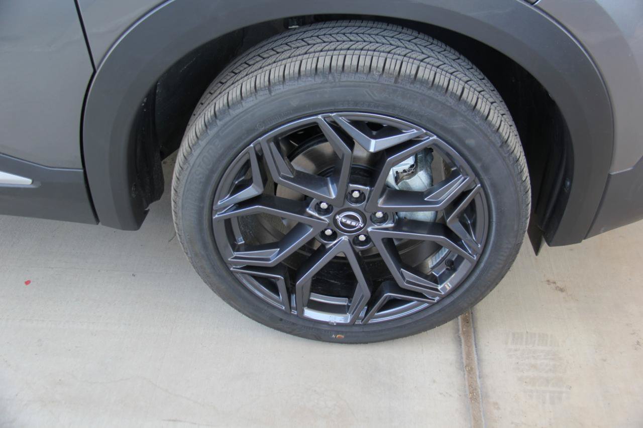 Used 2026 Nissan Kicks SR FWD image 32
