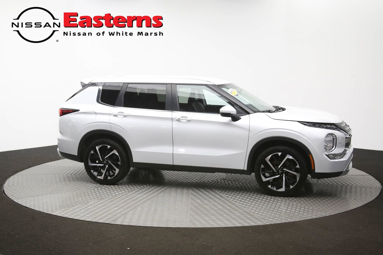 Used 2024 Mitsubishi Outlander AWD image 47