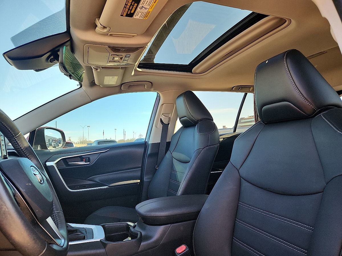 Used 2021 Toyota RAV4 XLE Premium FWD image 7