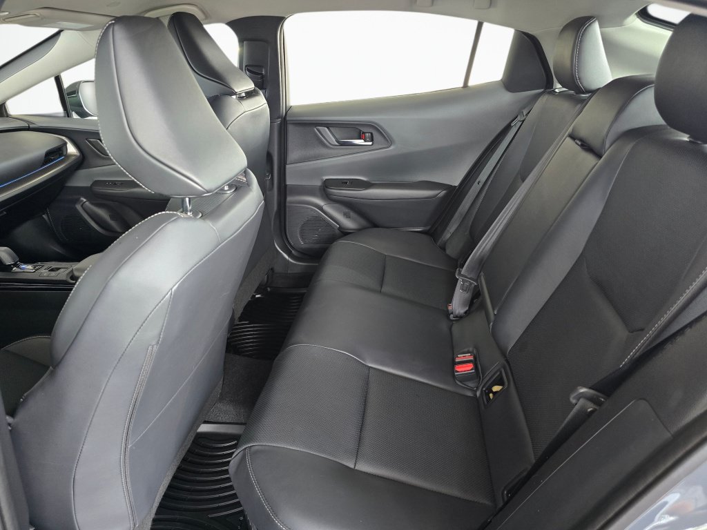 Used 2025 Toyota Prius XLE AWD/4WD image 37
