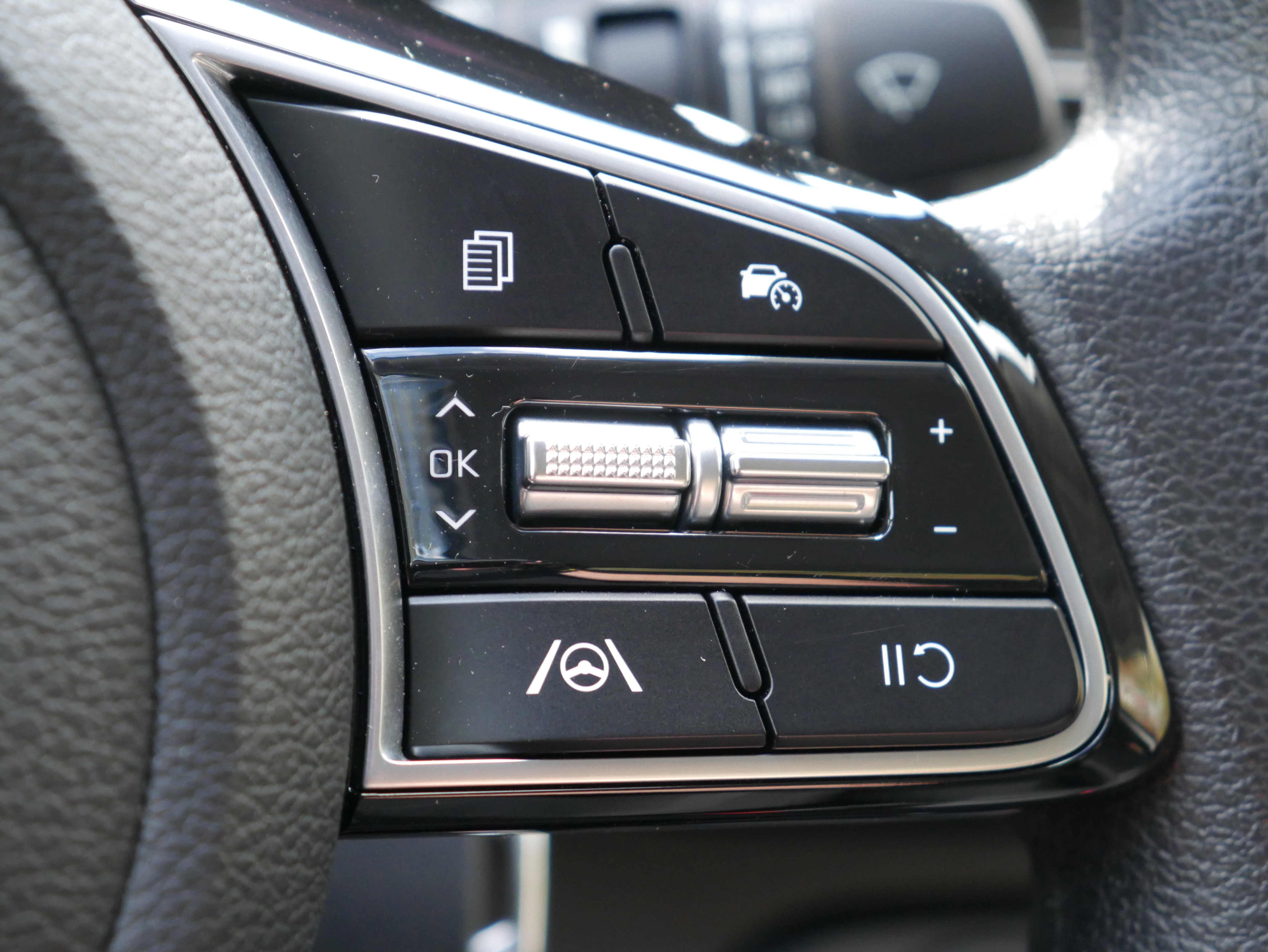 Certified 2023 Kia Forte LXS w/ LXS Technology Package image 23