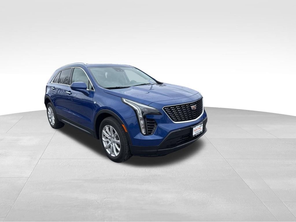 Used 2021 Cadillac XT4 Luxury w/ Cold Weather Package image 9