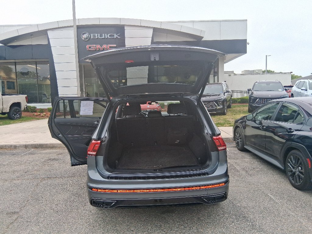 Used 2024 Volkswagen Tiguan SE R-Line AWD/4WD image 21