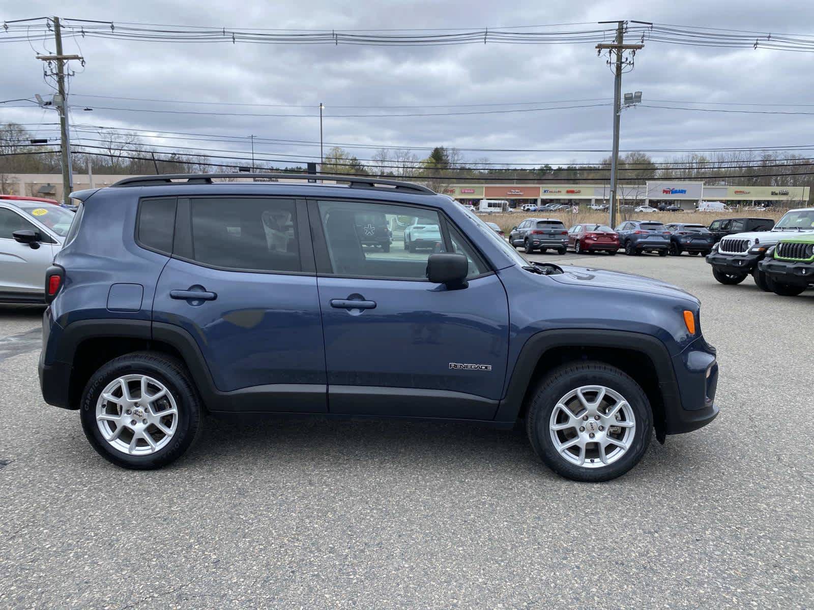 Certified 2022 Jeep Renegade Latitude AWD/4WD image 2