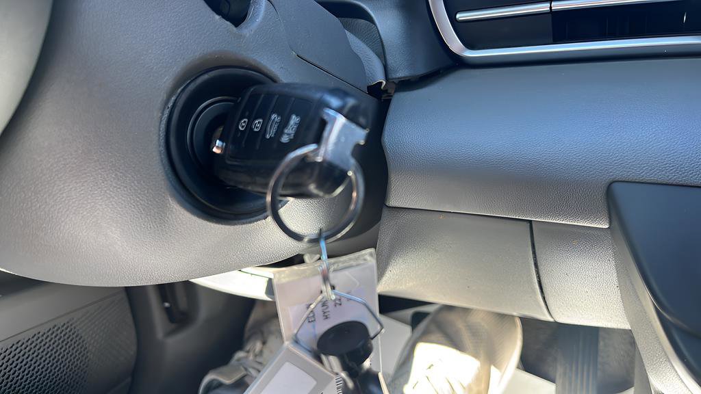 Used 2022 Hyundai Elantra SE w/ Preferred Accessory Package image 25