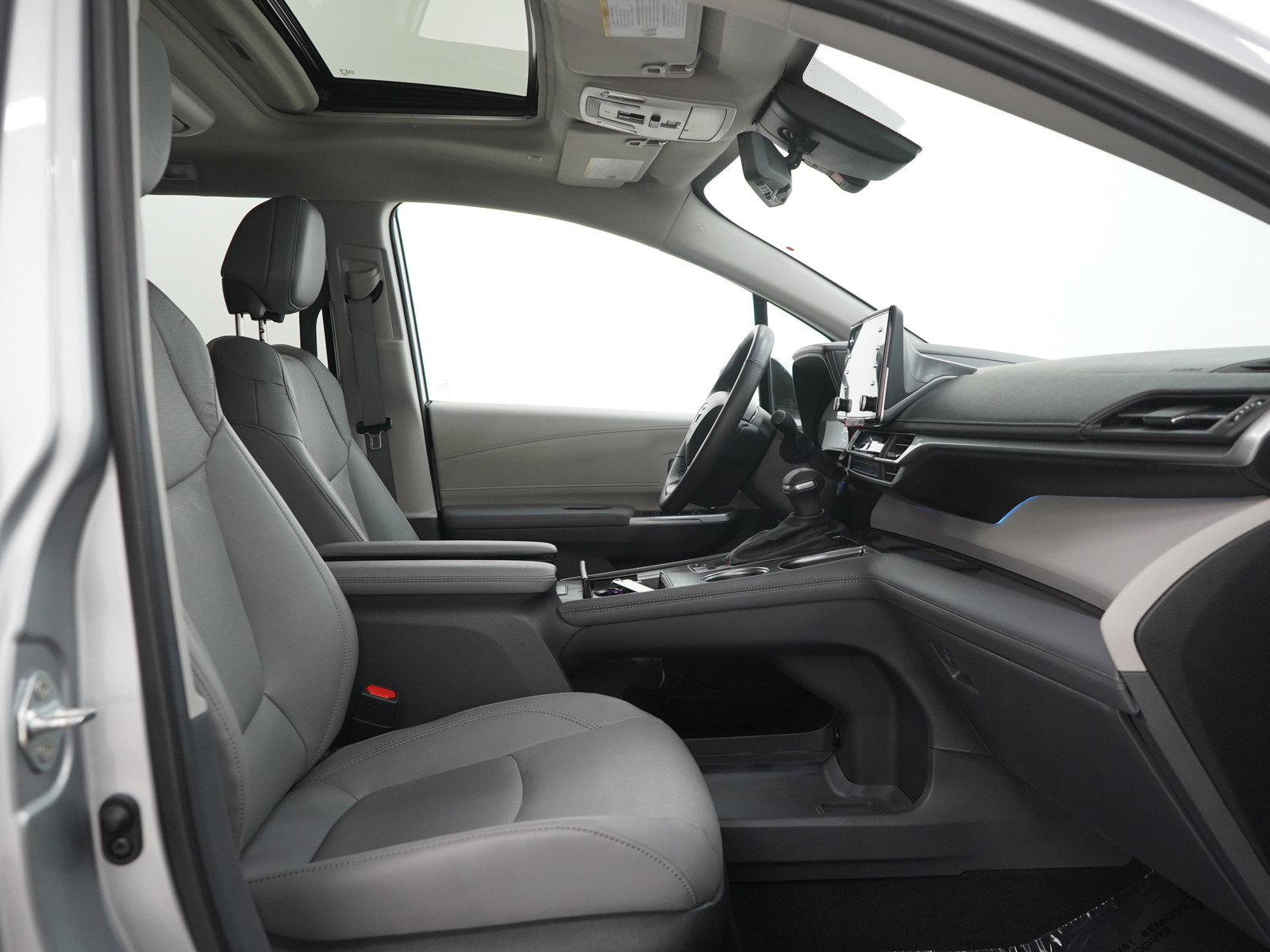 Used 2024 Toyota Sienna Limited AWD/4WD image 11