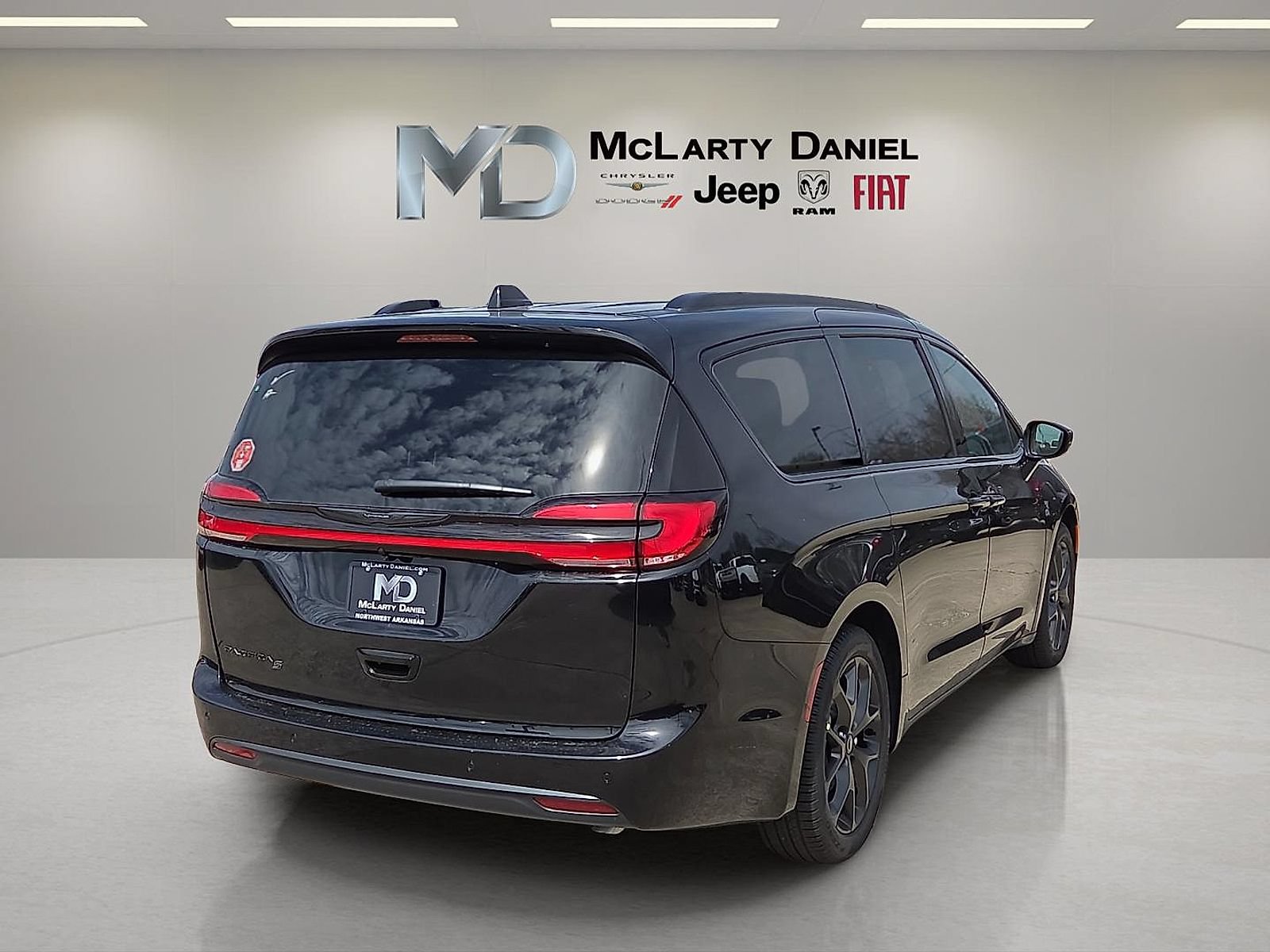 New 2026 Chrysler Pacifica Select w/ S Appearance Package FWD image 5