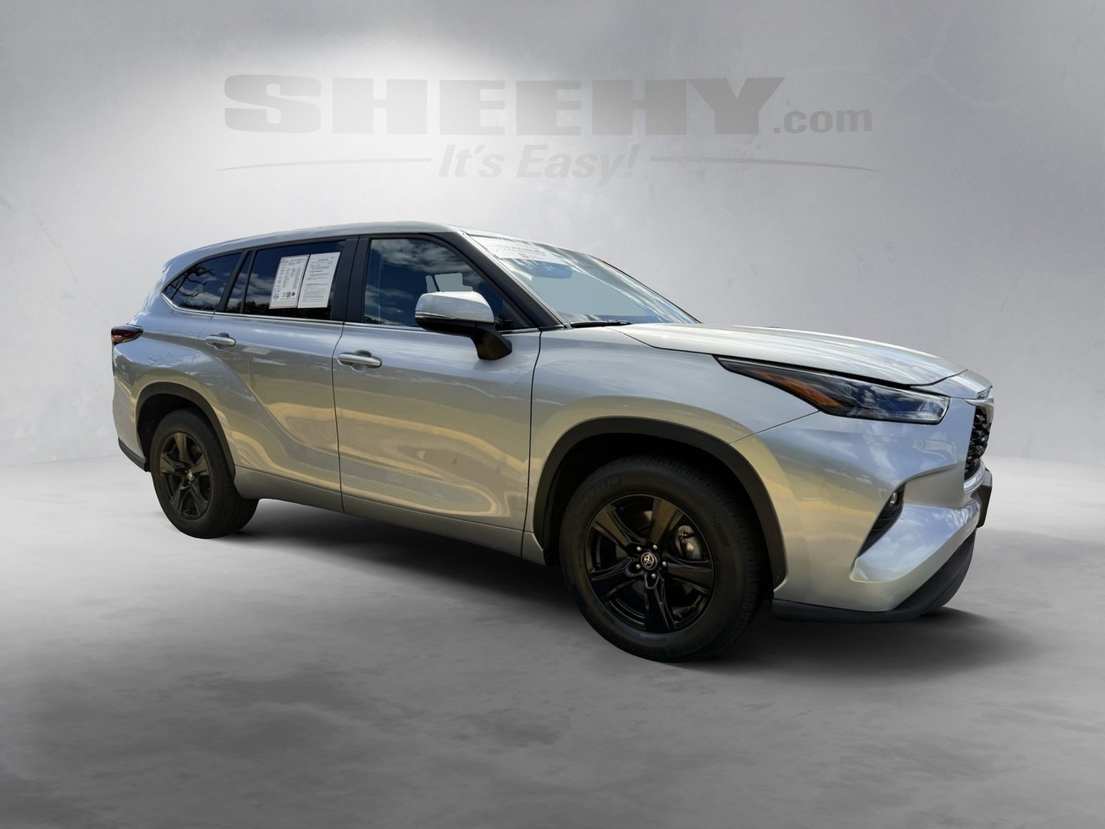 Certified 2024 Toyota Highlander LE image 1