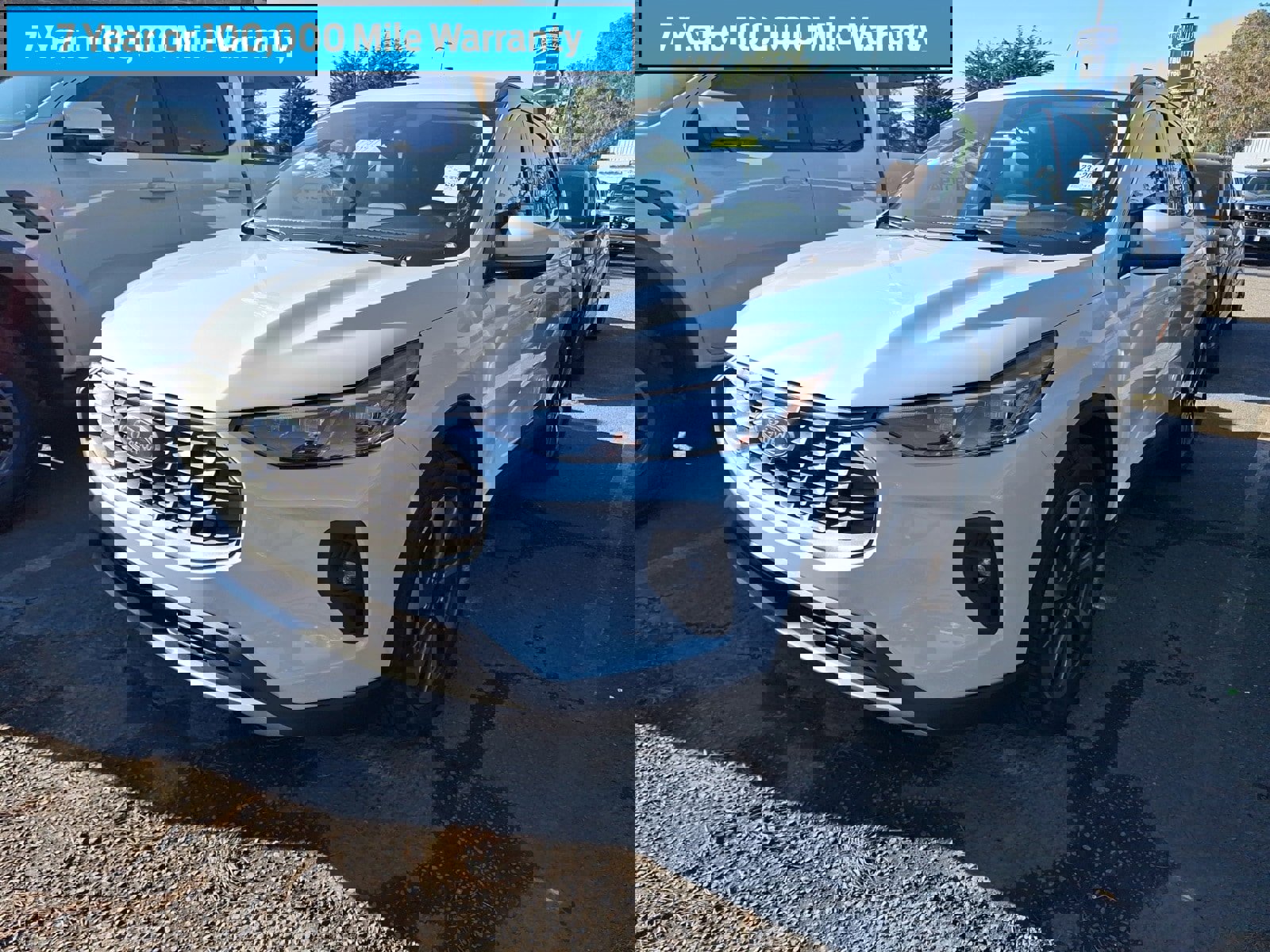 Used 2025 Ford Escape Platinum image 3