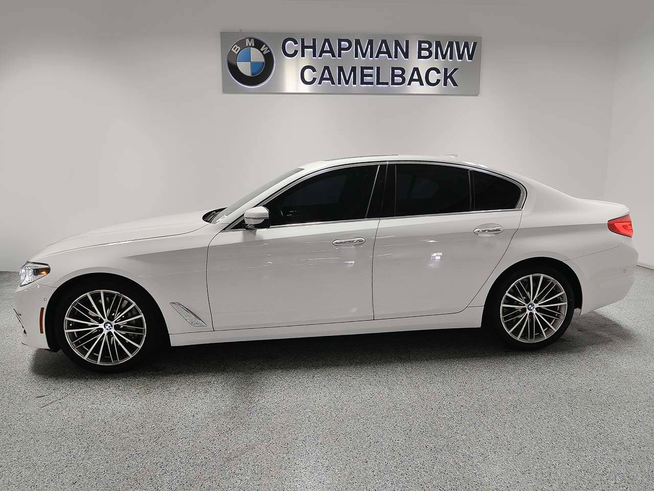 Used 2017 BMW 530i RWD image 4