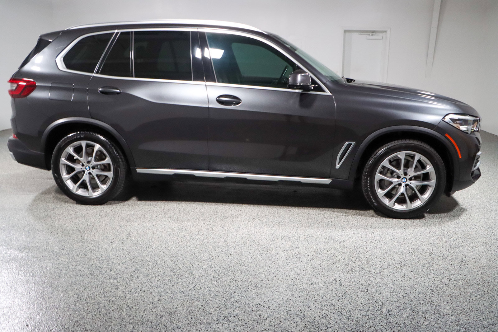 Used 2022 BMW X5 sDrive40i w/ Parking Assistance Package image 6