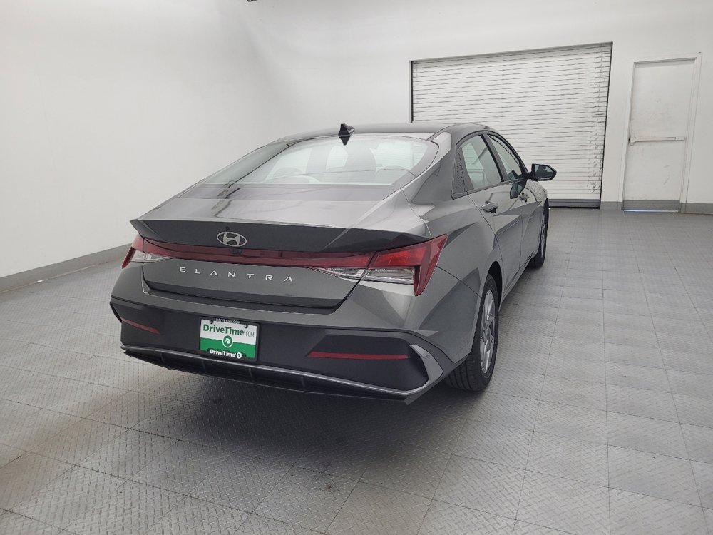 Used 2024 Hyundai Elantra SEL FWD image 7