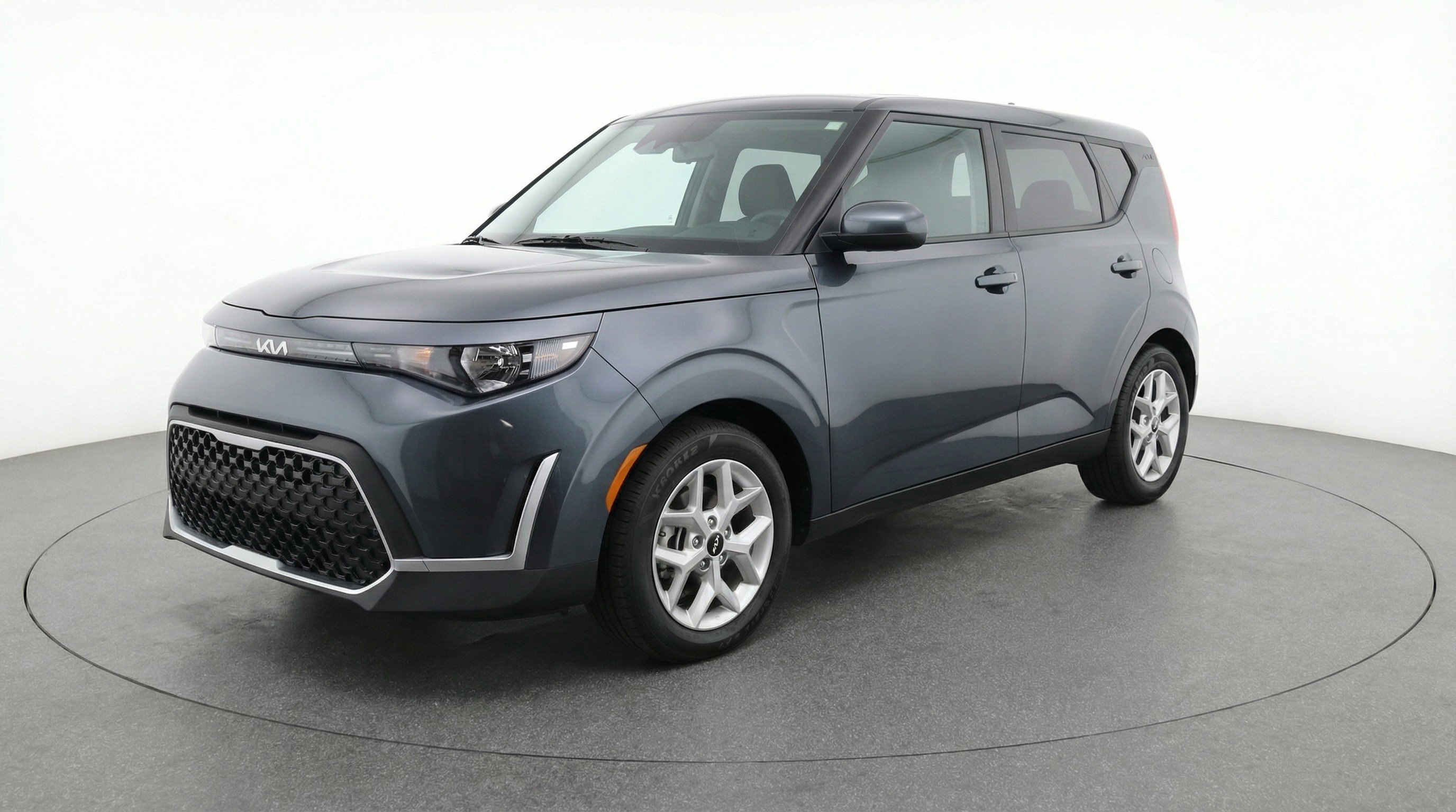 Used 2025 Kia Soul LX w/ LX Technology Package image 3
