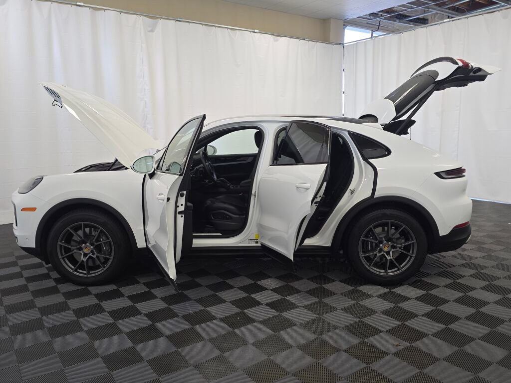 Certified 2025 Porsche Cayenne Coupe image 13