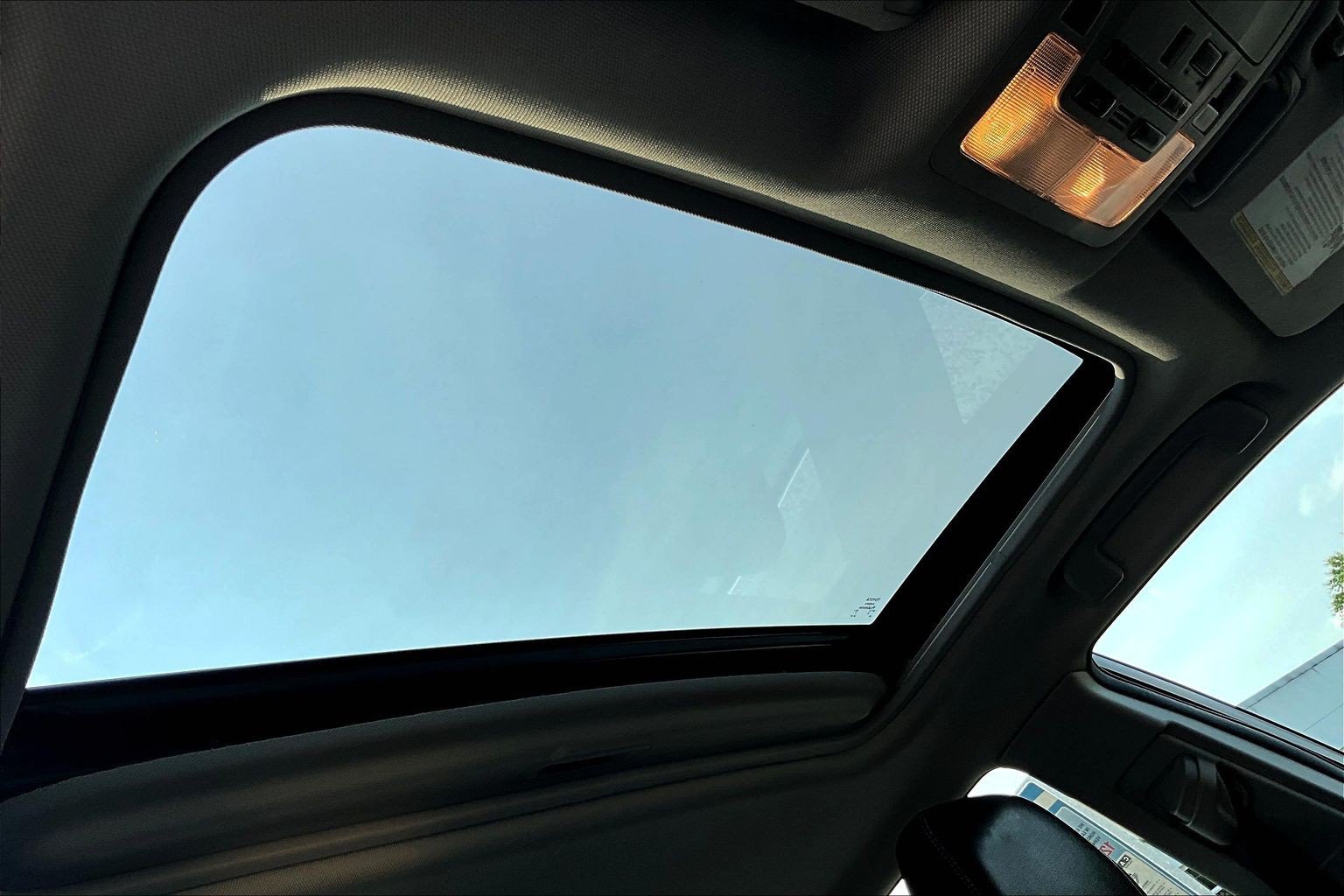 Used 2015 Toyota Camry XLE w/ Moonroof Package FWD image 17