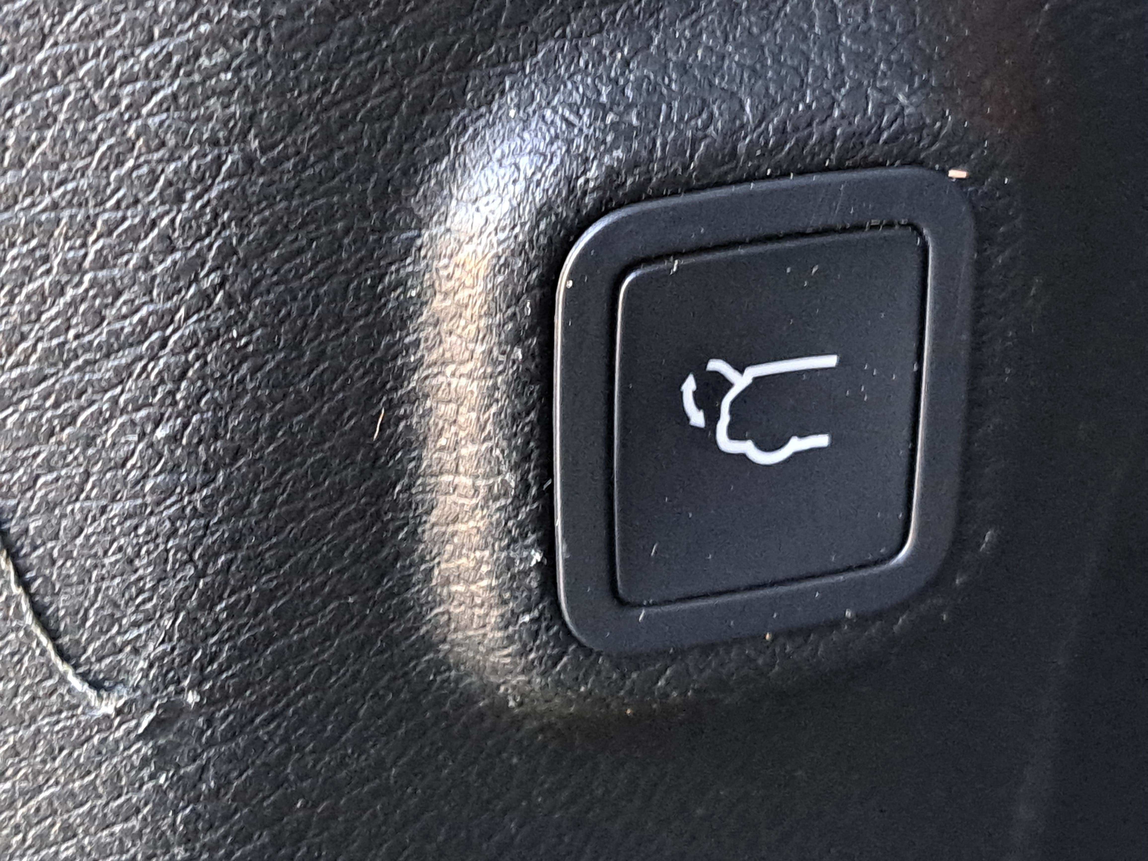 Used 2019 Jeep Cherokee Limited AWD/4WD image 13