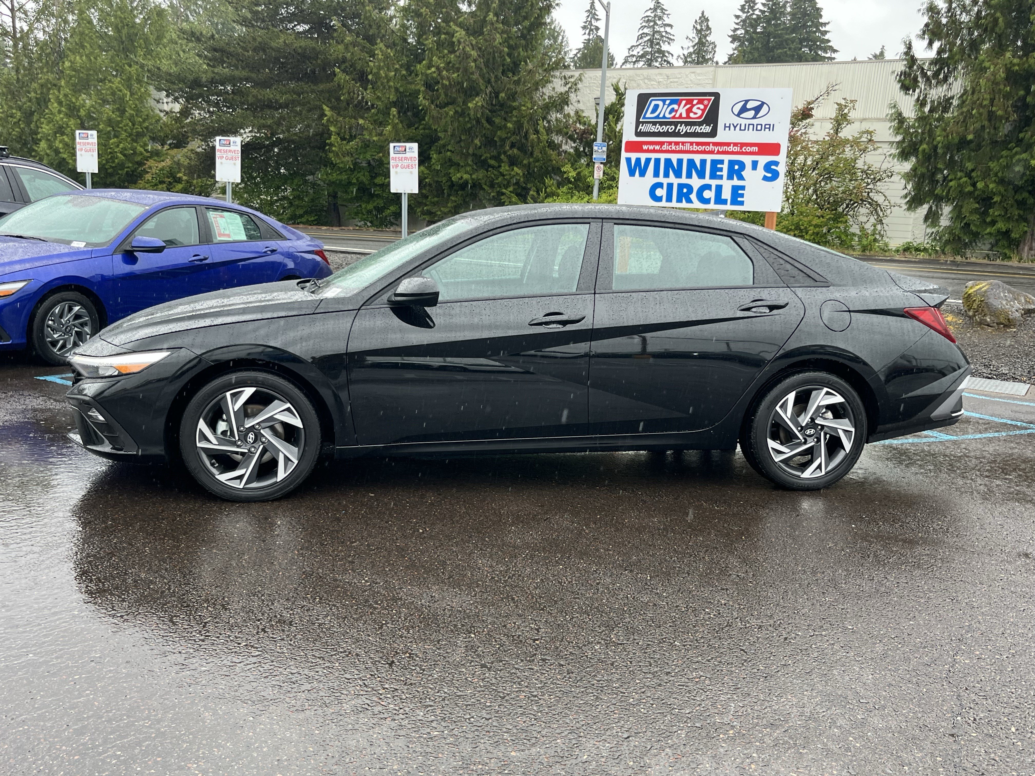 Used 2025 Hyundai Elantra SEL FWD image 2