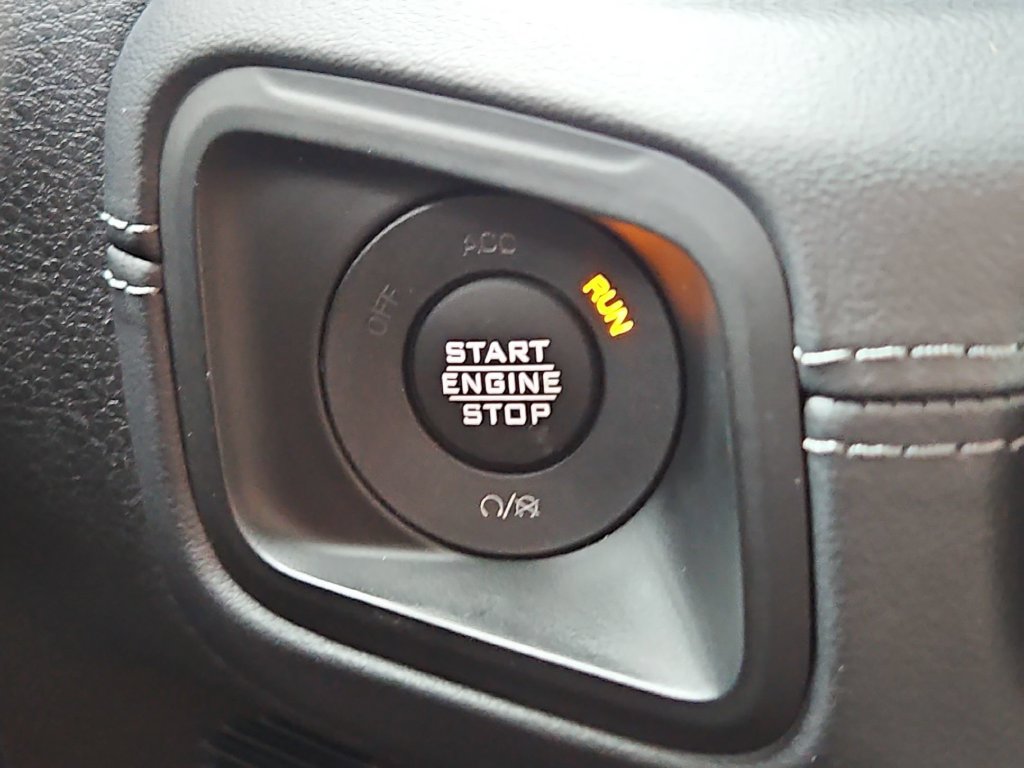 Used 2025 Jeep Gladiator Rubicon w/ Convenience Group AWD/4WD image 19