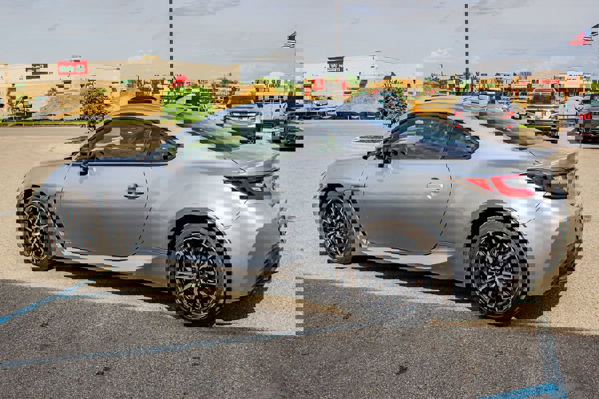 Used 2022 Toyota GR86 w/ ALL Weather Mat Package (TMS) image 6