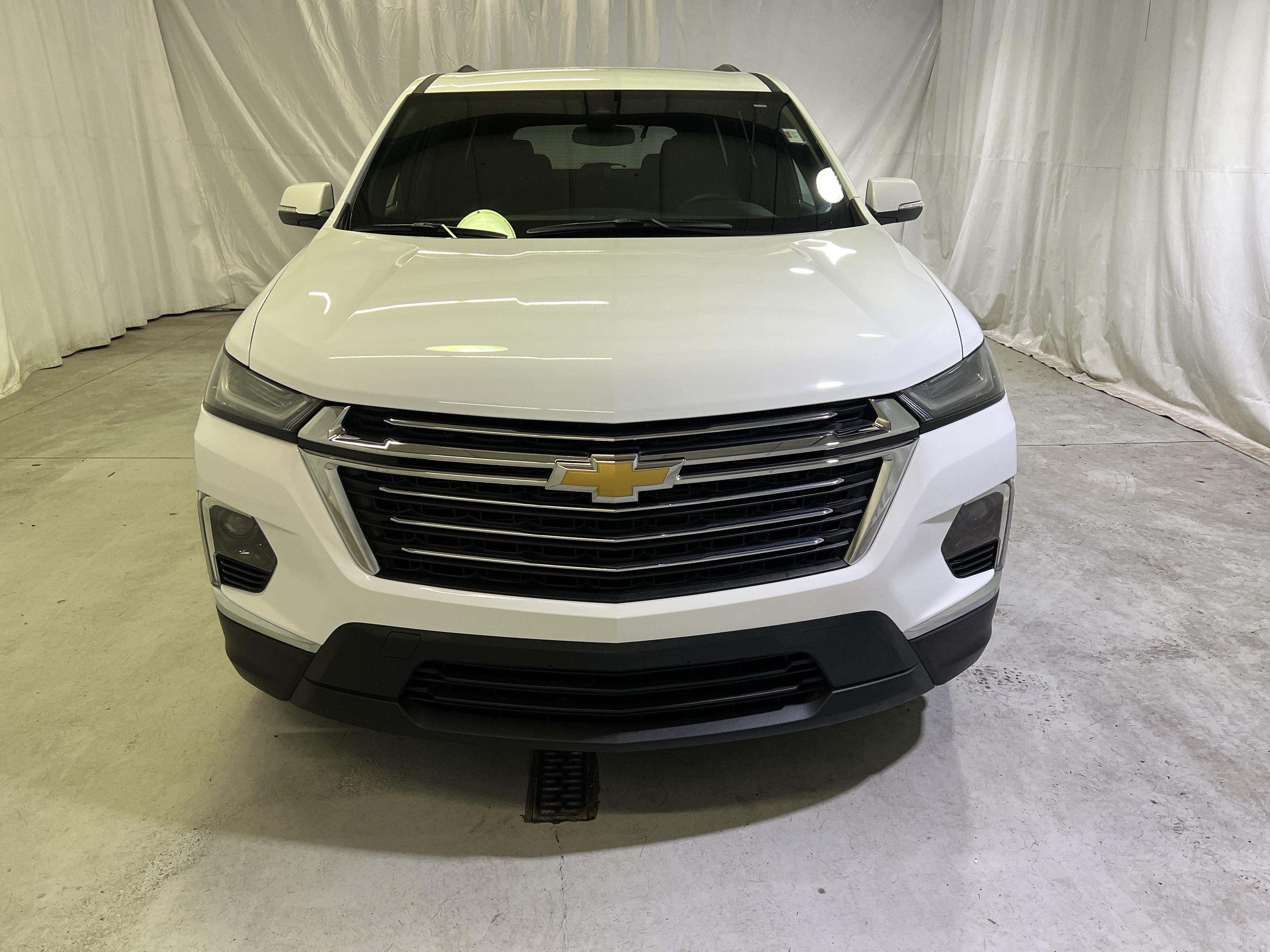 Certified 2023 Chevrolet Traverse LT FWD image 3