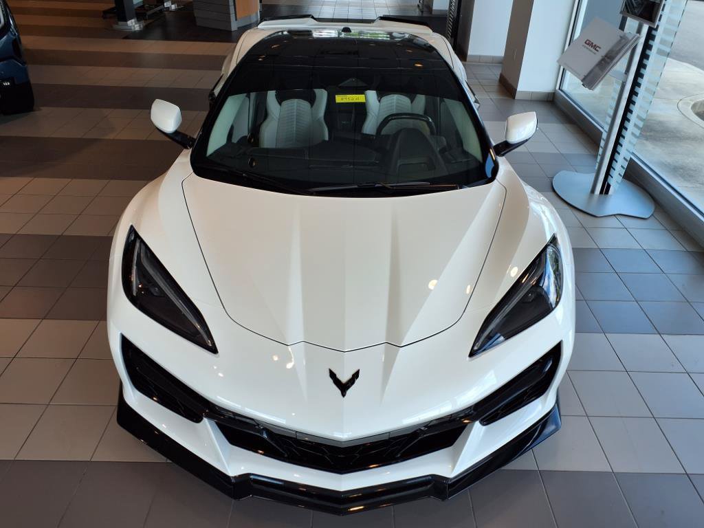 Used 2024 Chevrolet Corvette Z06 RWD image 8