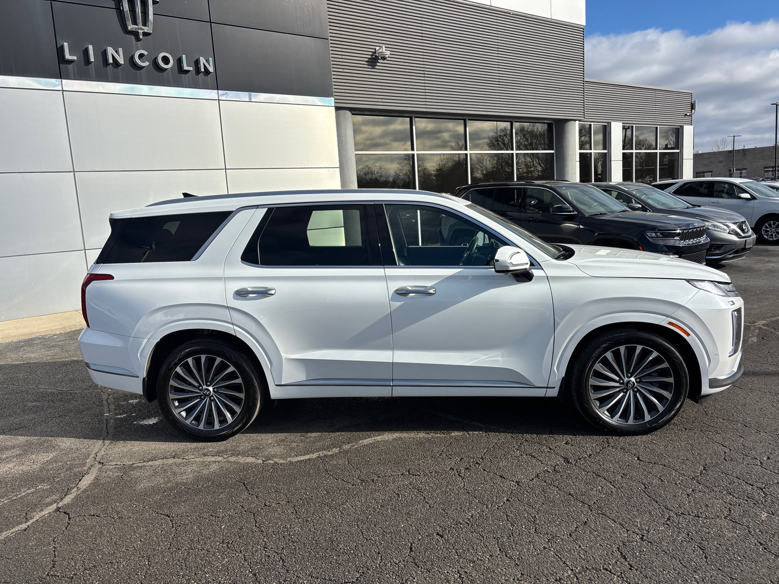 Used 2025 Hyundai Palisade Calligraphy image 8