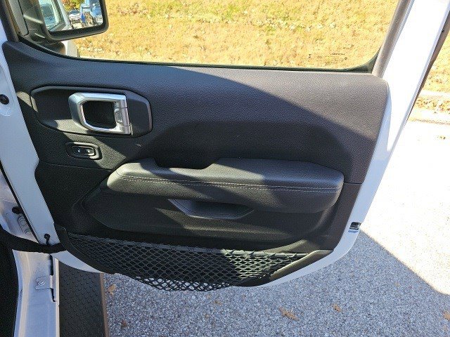 Used 2023 Jeep Wrangler Sahara w/ Cold Weather Group image 15