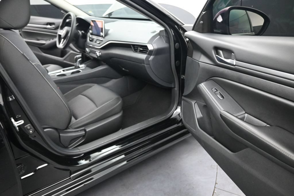 Used 2022 Nissan Altima 2.5 SV FWD image 15
