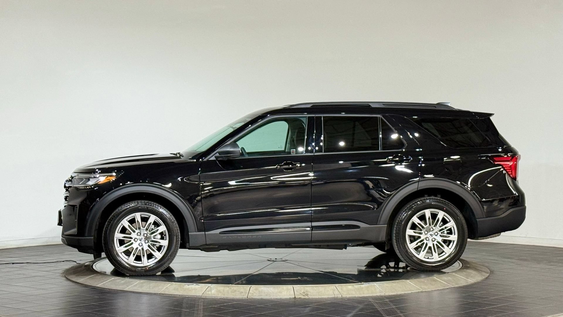 New 2026 Ford Explorer Active w/ Active Comfort Package AWD/4WD image 6