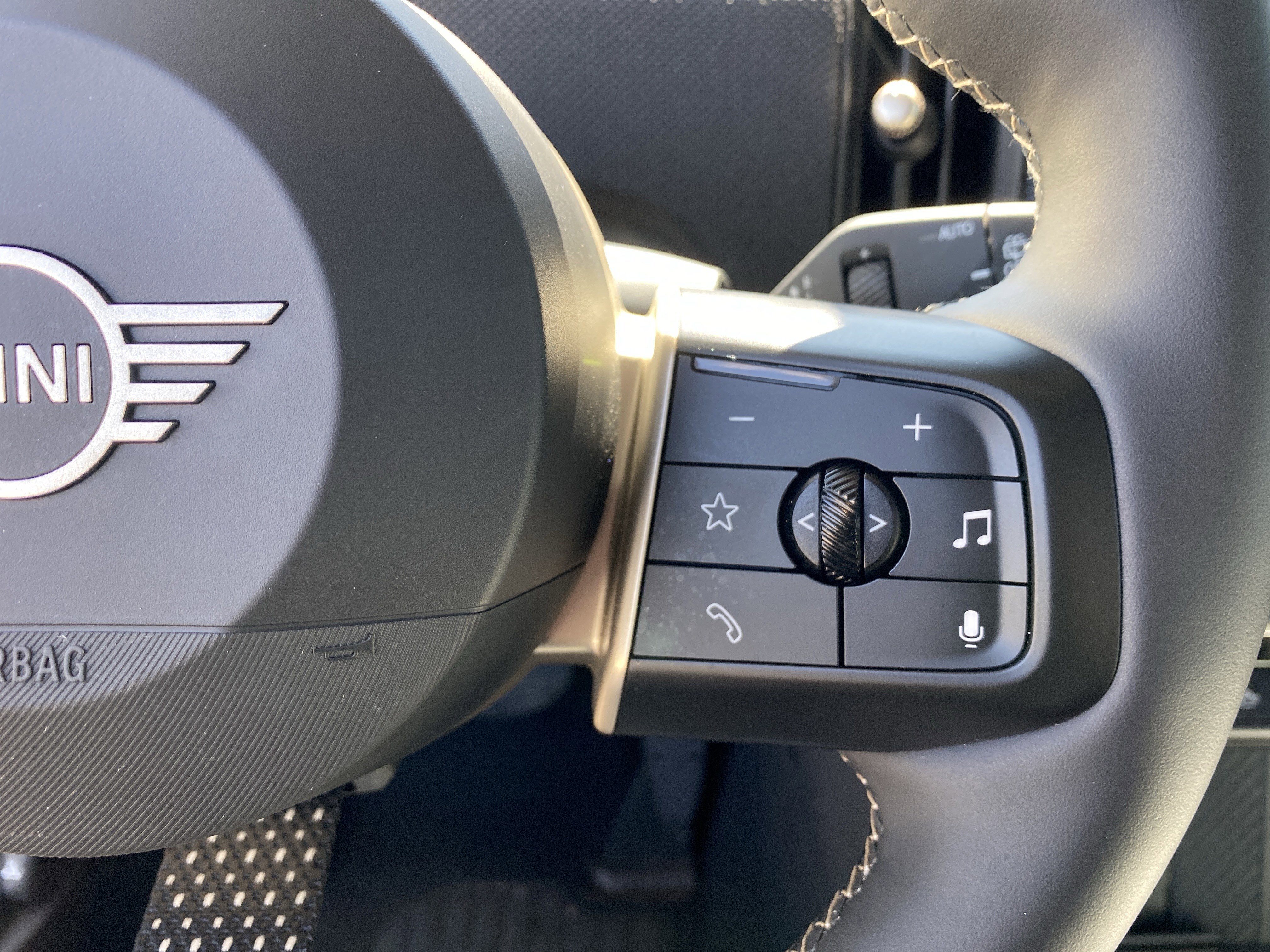 Certified 2025 MINI Cooper S image 31