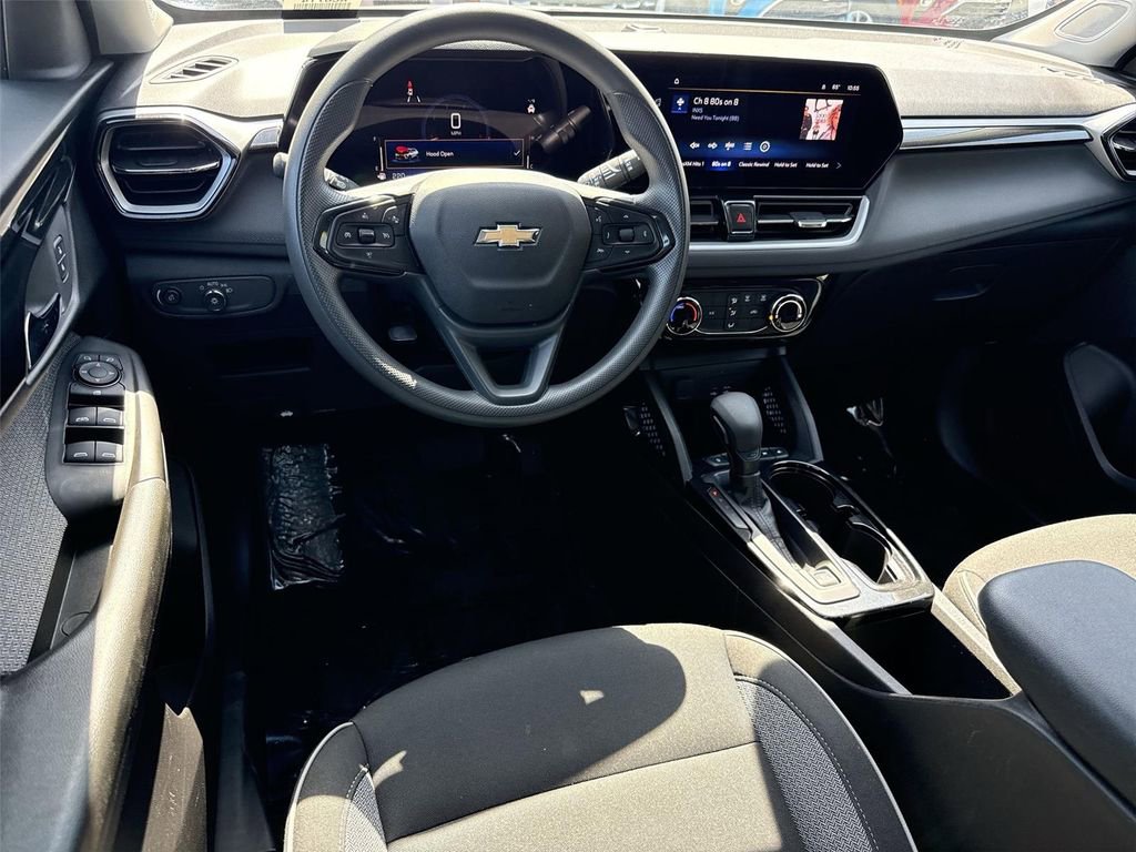 Used 2025 Chevrolet TrailBlazer LT FWD image 18