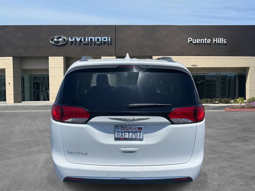 Used 2017 Chrysler Pacifica Touring-L Plus FWD image 5