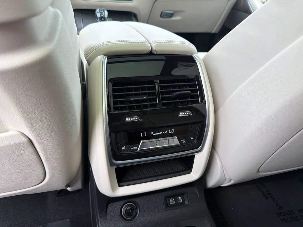 Used 2023 BMW ALPINA XB7 AWD/4WD image 38