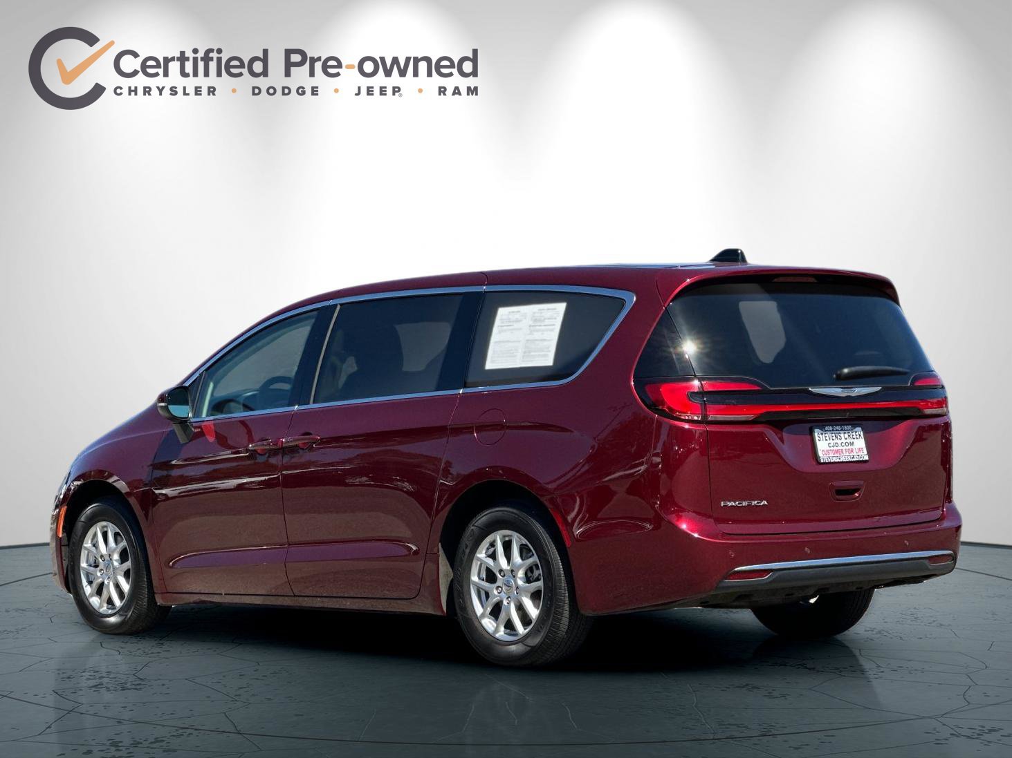 Used 2023 Chrysler Pacifica Touring-L FWD image 6