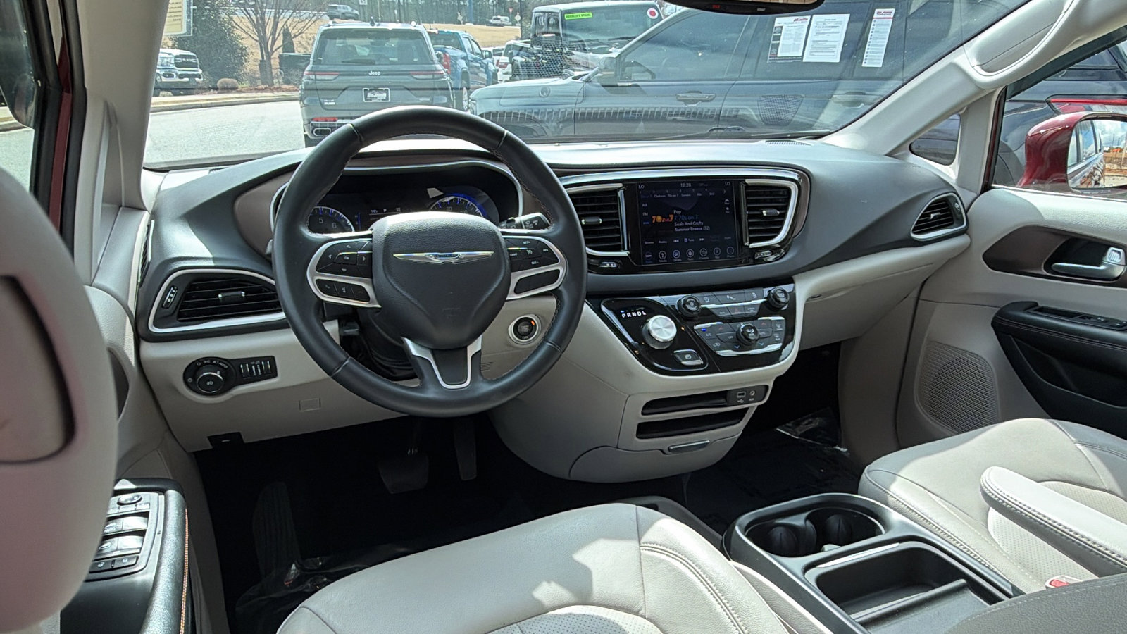 Used 2018 Chrysler Pacifica Touring-L w/ Tire & Wheel Group image 24