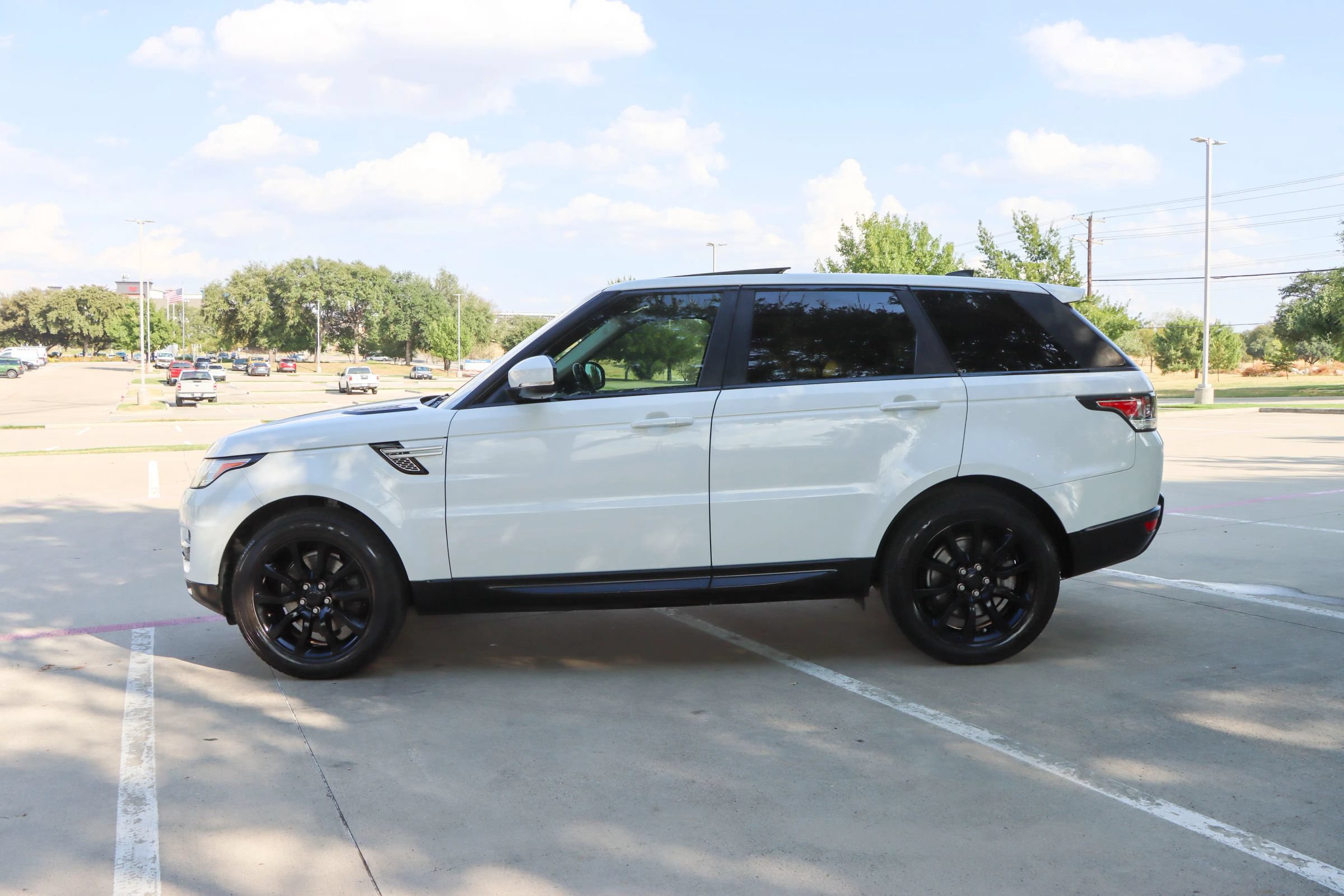 Used 2017 Land Rover Range Rover Sport HSE AWD/4WD image 4